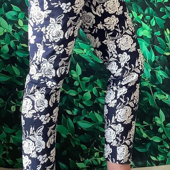 🌼 GAP Navy & White Floral Skinny Ankle Pants – Size 8 - Picture 3 of 6